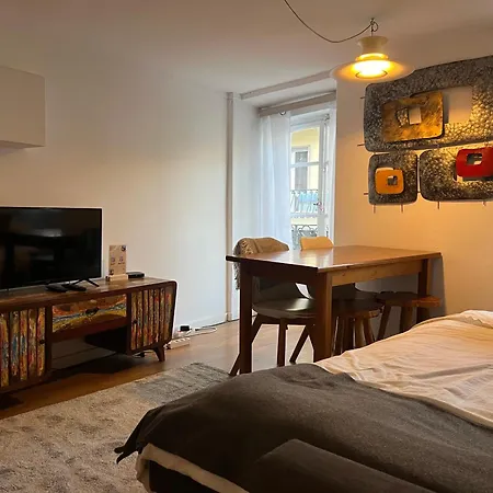 Apartment Charming At Graca Lisbon